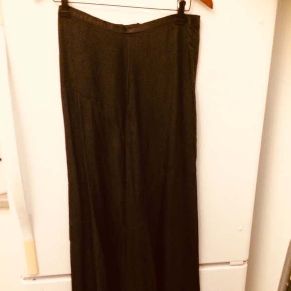 A beautifully enchanting, Le Chateau black asymmetrical skirt size 1/2 - Picture 1 of 6